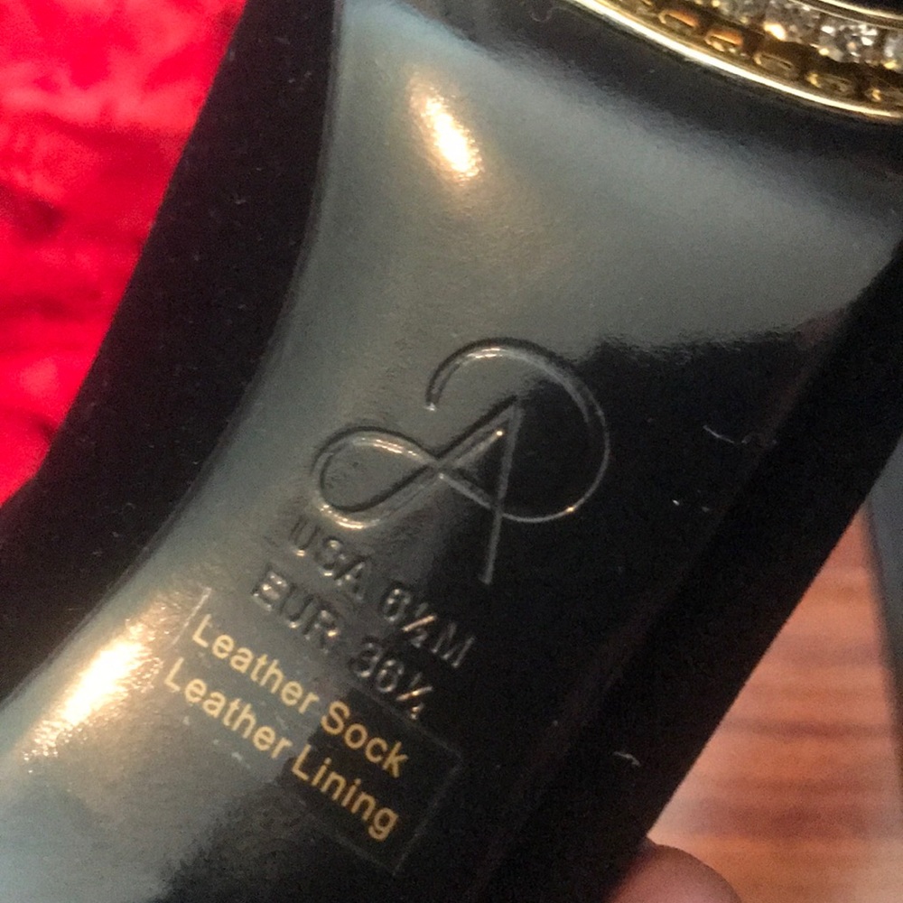 Heels - Picture 5 of 5